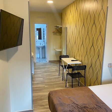 Hostal Oliver Madrid Bagian luar foto