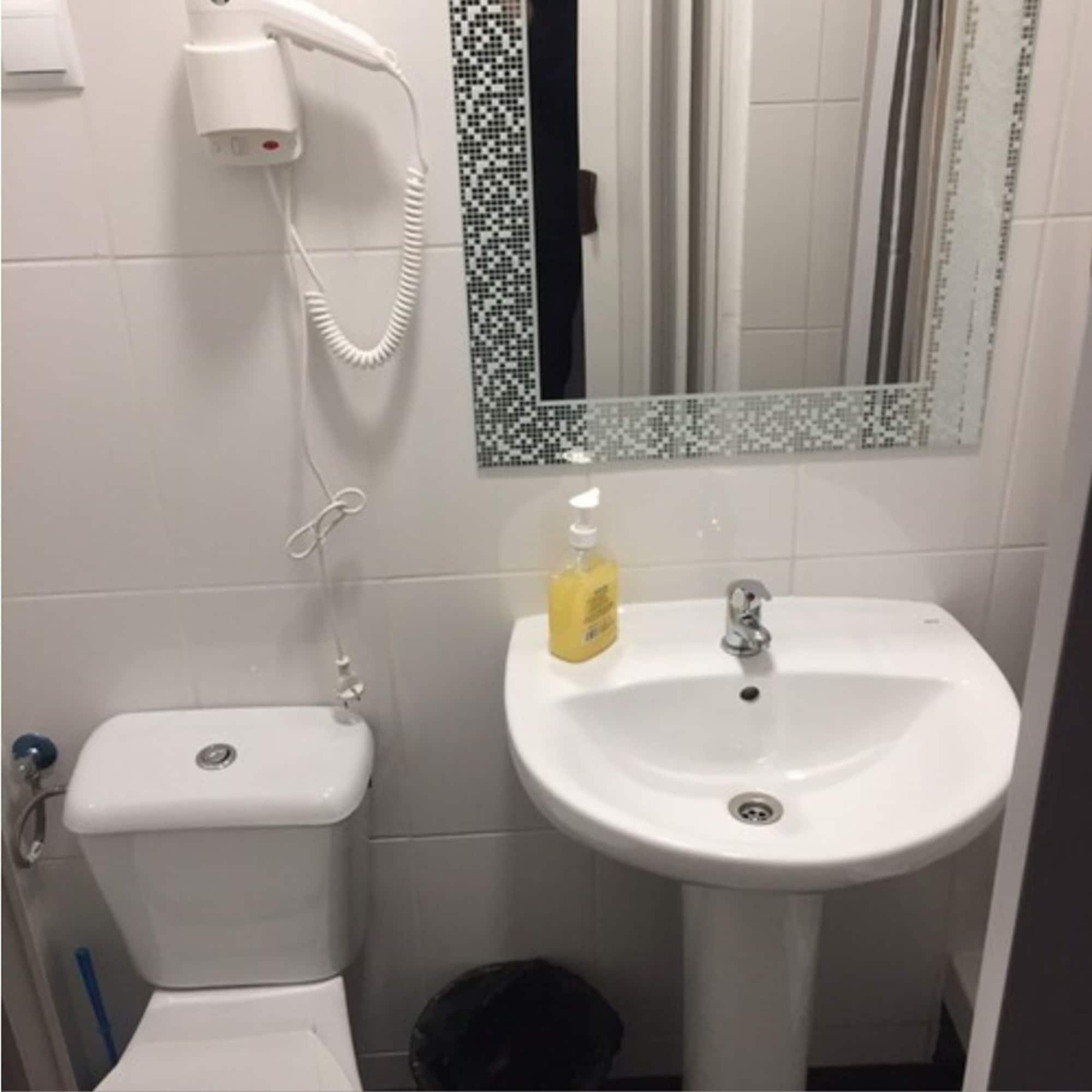 Hostal Oliver Madrid Bagian luar foto