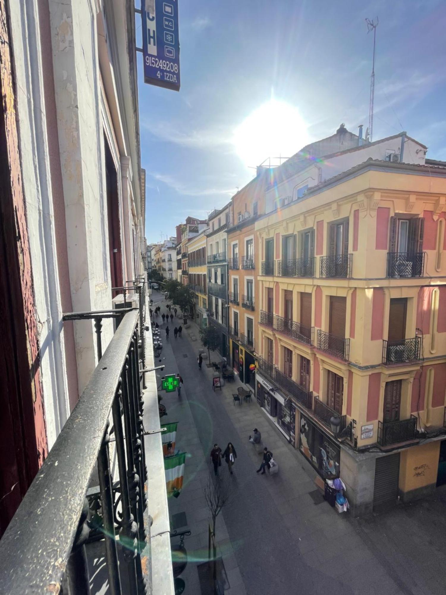Hostal Oliver Madrid Bagian luar foto