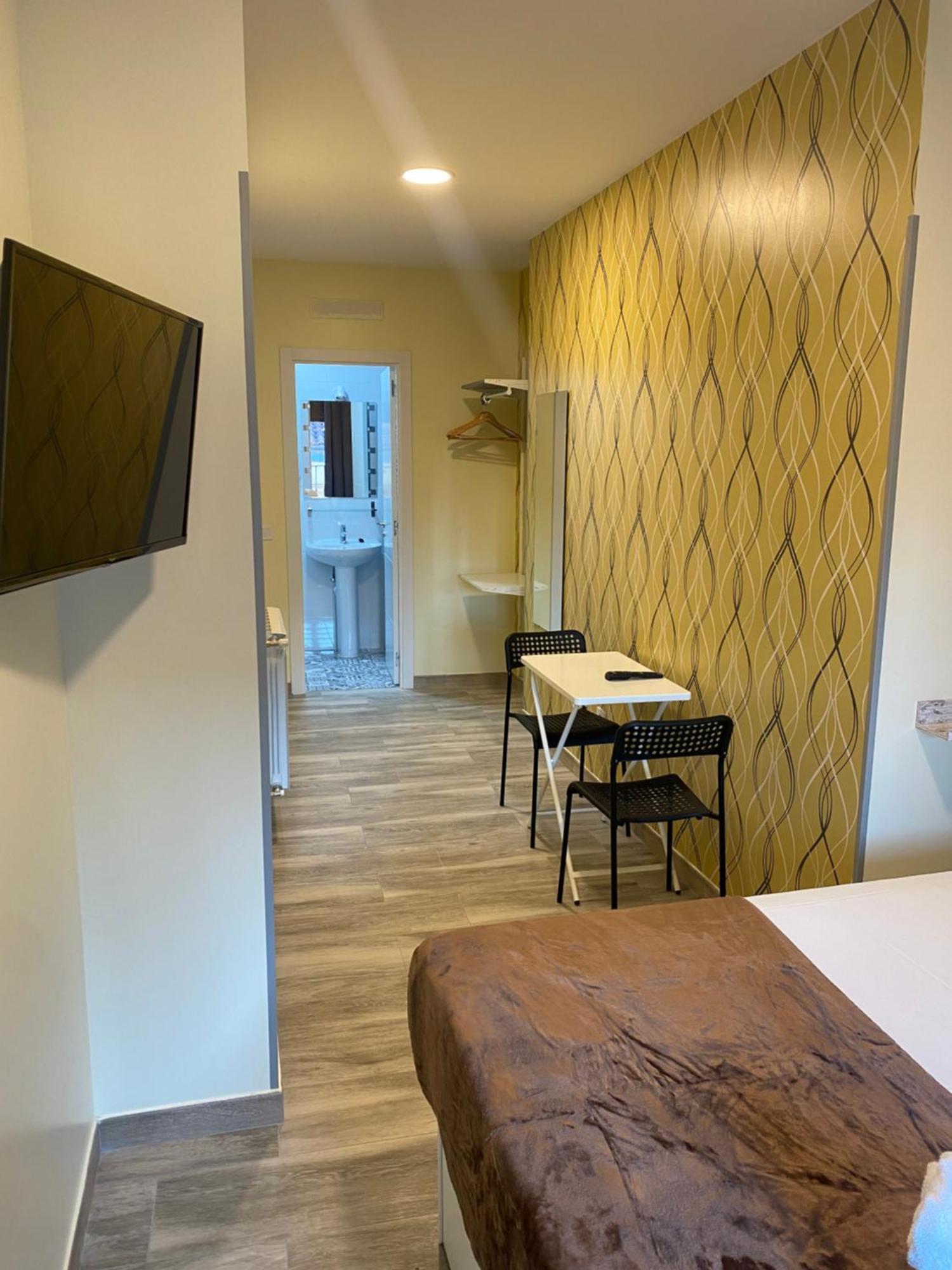 Hostal Oliver Madrid Bagian luar foto