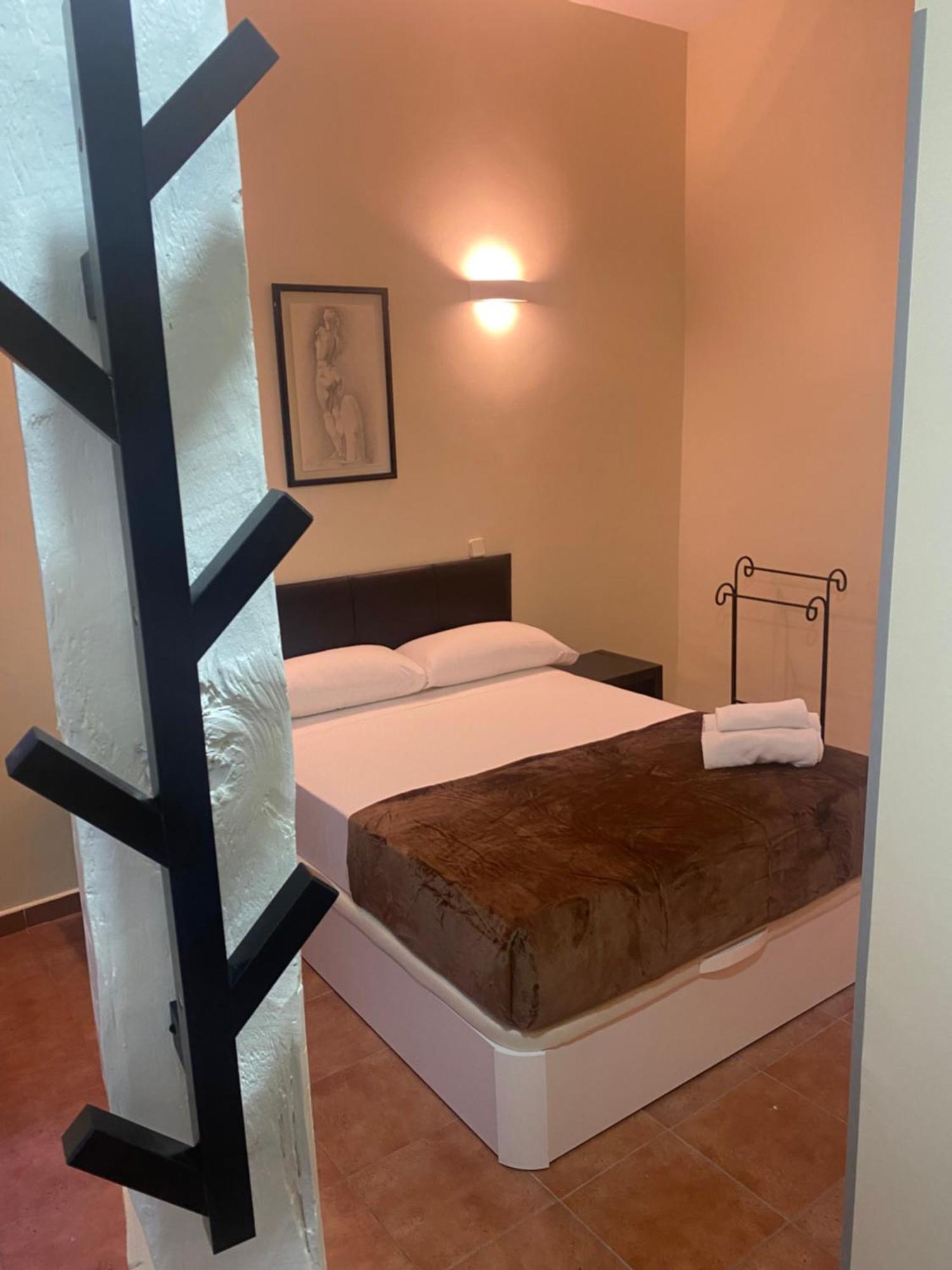 Hostal Oliver Madrid Bagian luar foto