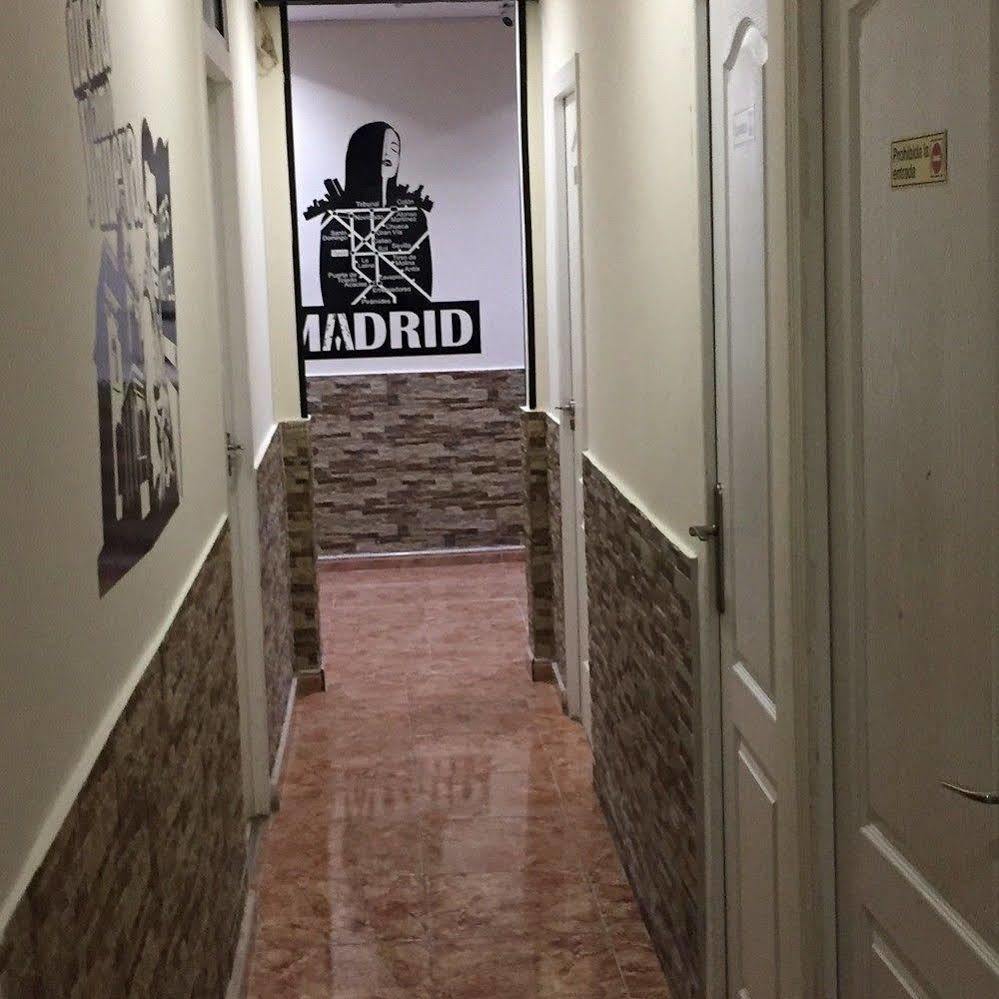 Hostal Oliver Madrid Bagian luar foto