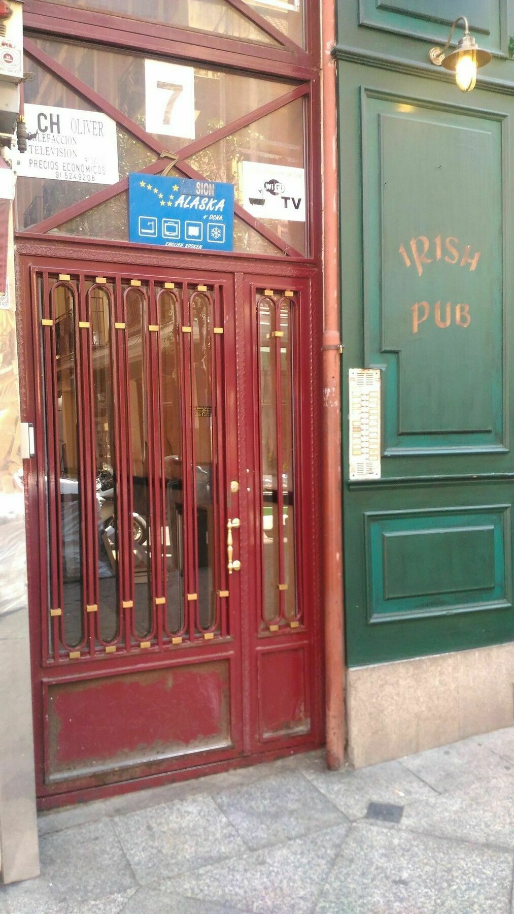 Hostal Oliver Madrid Bagian luar foto