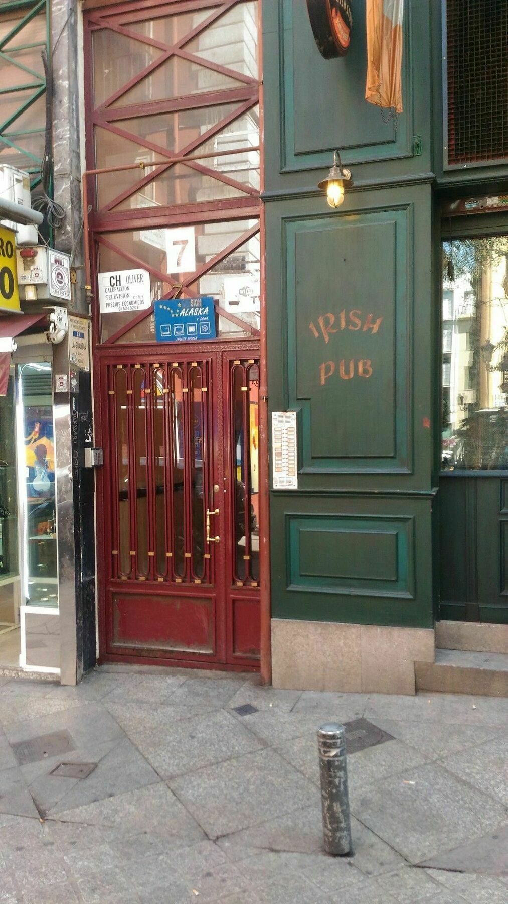 Hostal Oliver Madrid Bagian luar foto